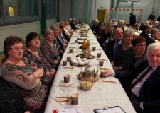 Powiększ zdjęcie Wspólne biesiadowanie