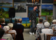 Powiększ zdjęcie Spotkanie z aktorem Pawłem Burczykiem