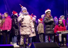 Powiększ zdjęcie Występ dzieci podczas Gminnnych Mikołajek