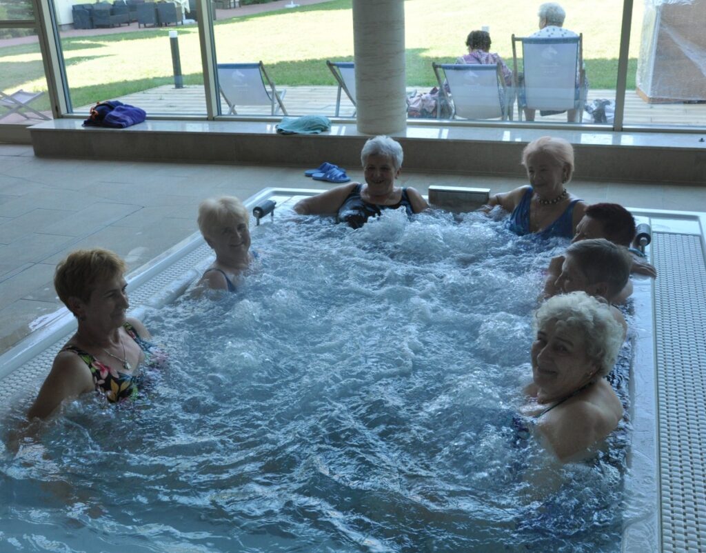 Strefa basenowa - dostęp do basenu,jacuzzi.Strefa basenowa - dostęp do basenu,jacuzzi.