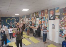 Przejdź do - Nasi seniorzy podczas zajęć z gimnastyki.